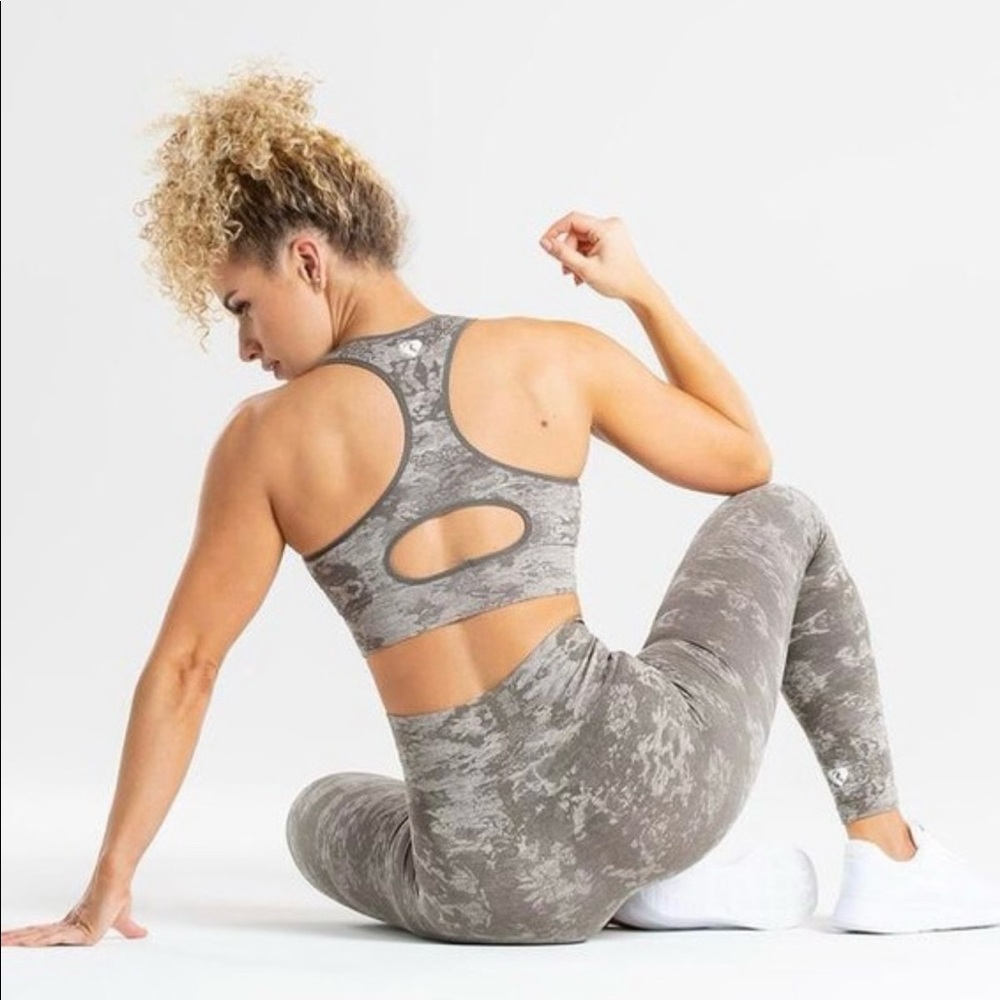 Women’s Best Athletic Sports Bra and Leggings Set